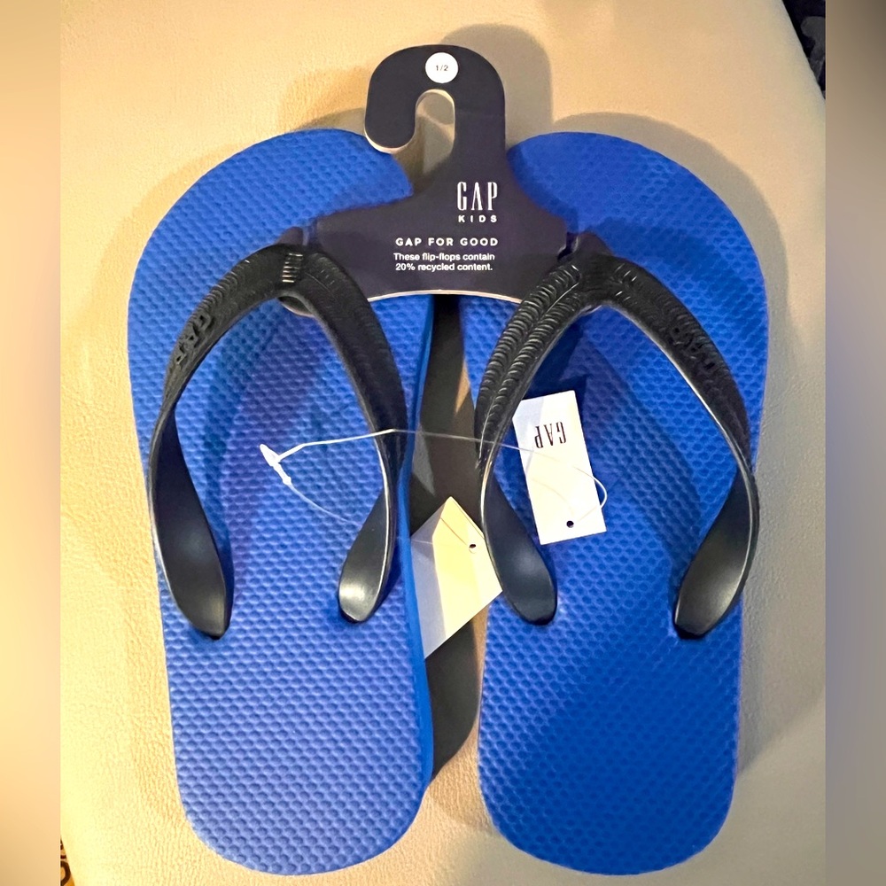 NWT Blue Slippers by GAP Kids. Little kid (Boy) size 1/2.